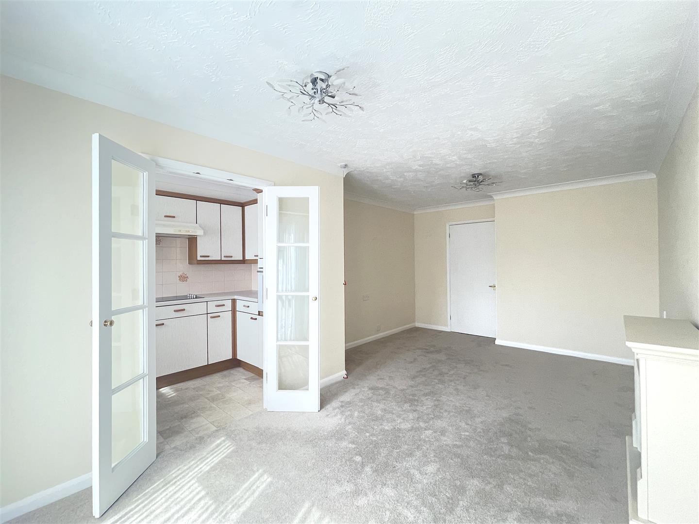 2 bed property in Cranley Gardens, Wallington
